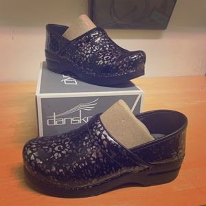 Dansko Professional Pewter Leopard Patent
